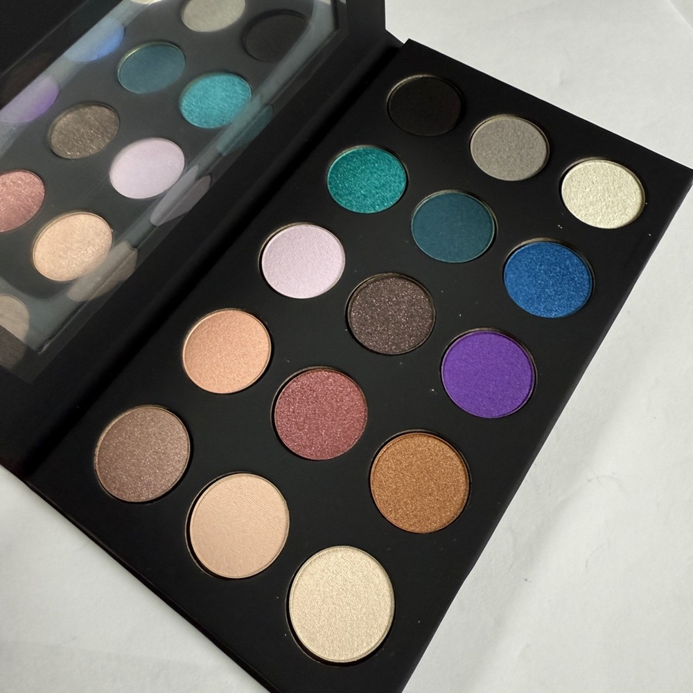 Makeup Forever 15 Artist Shadow Palette - Limited Edition